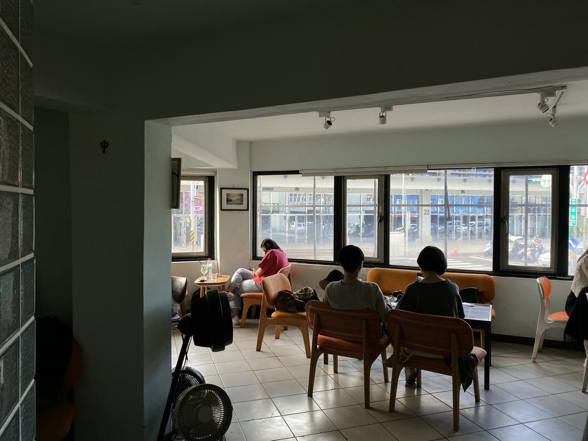 LOKA CAFE
