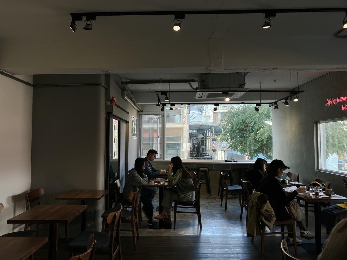 台北咖啡廳|Coffee and couple 日系街頭工業風 咖啡和Haritts甜甜圈的下午茶 - 第10張圖