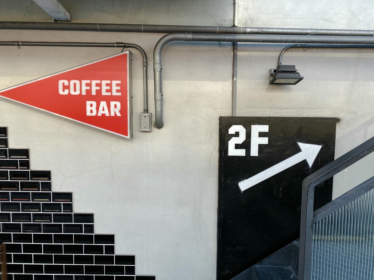 台北咖啡廳|Coffee and couple 日系街頭工業風 咖啡和Haritts甜甜圈的下午茶 - 第3張圖