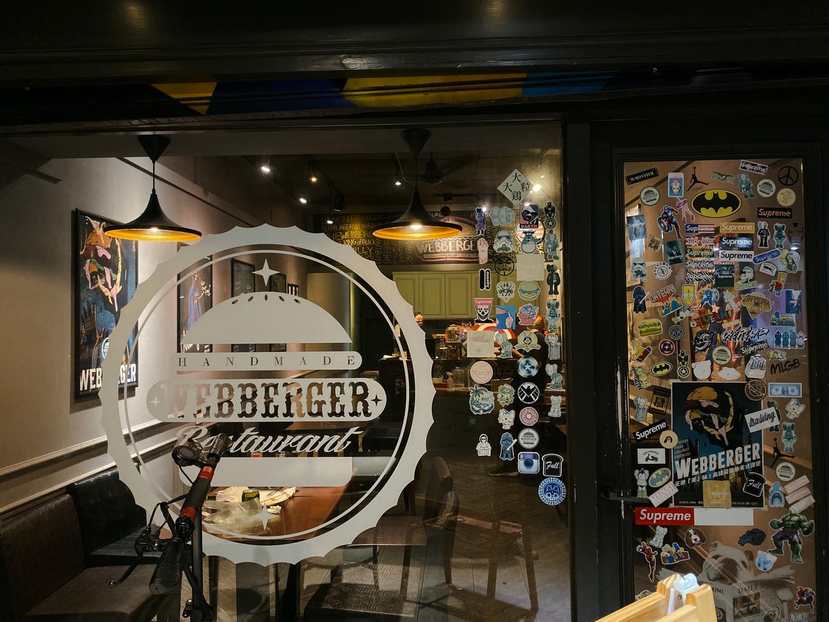高雄|Webberger 浮誇系漢堡大樓 超狂六層大漢堡 手作美式經典的美味 - 第2張圖 漢堡大樓
