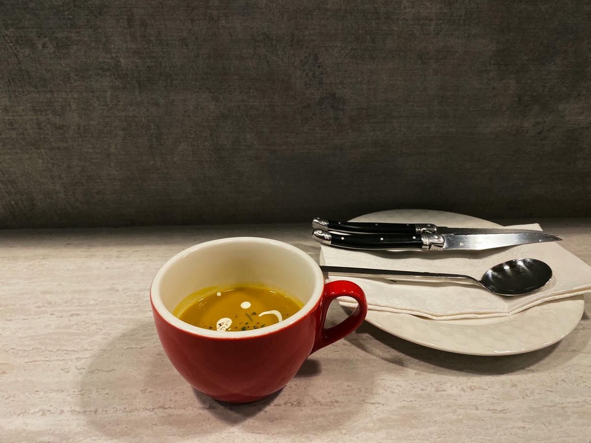 高雄美食|Oui是牛排館 來場儀式感十足的老派約會吧 - 第7張圖