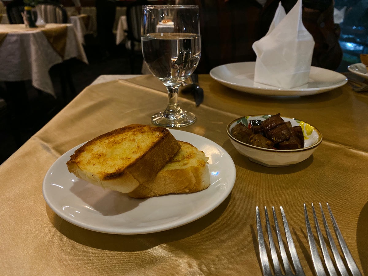 鴻賓牛排館