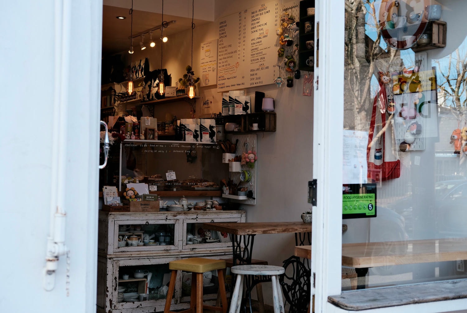 倫敦咖啡廳推薦|The Robin Cafe 藏在陽光午後裡的可愛日系小店 - 第2張圖 倫敦咖啡廳推薦|The Robin Cafe 藏在陽光午後裡的可愛日系小店