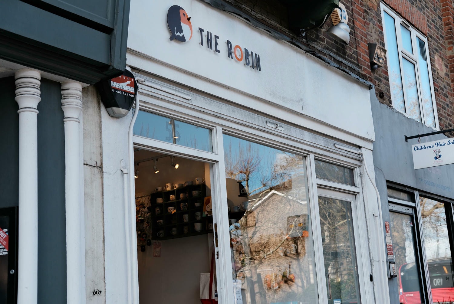 倫敦咖啡廳推薦|The Robin Cafe 藏在陽光午後裡的可愛日系小店 - 第1張圖 倫敦咖啡廳推薦|The Robin Cafe 藏在陽光午後裡的可愛日系小店